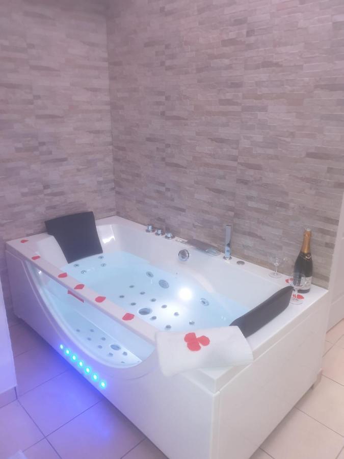 Spa Enzo Appartement Avec Jacuzzi Privatif Lyon Exteriér fotografie